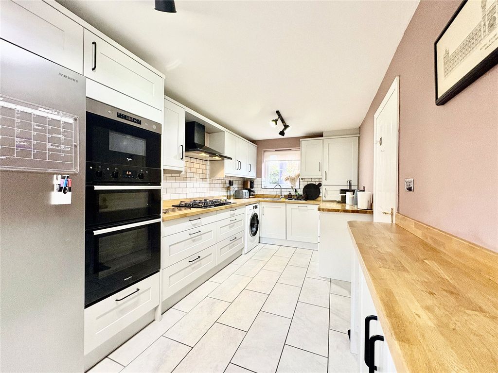 Property photo 2 of 37 Picture No. 17