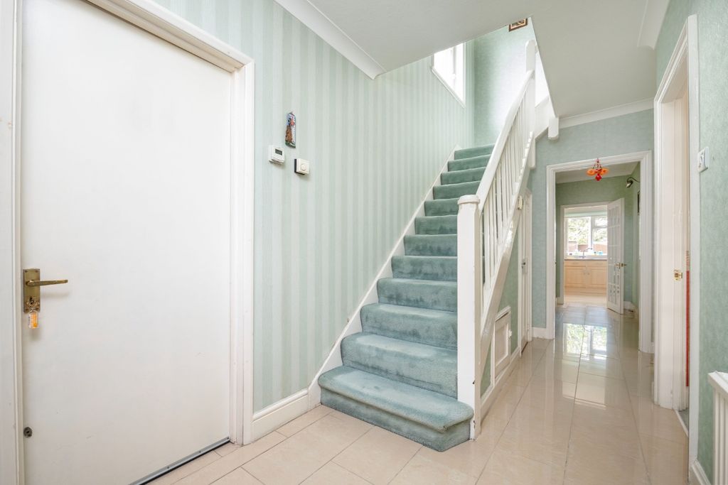 Property photo 2 of 14 5383623