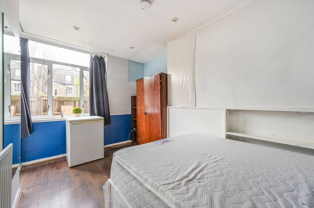 Property photo 1 of 5