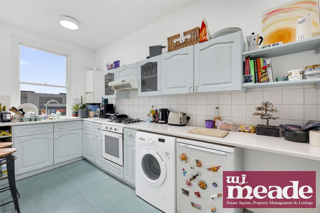 Property photo 3 of 8 Kitchen