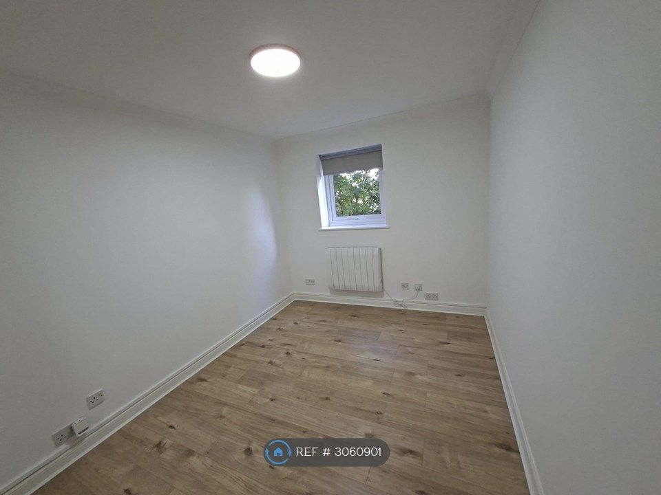 Property photo 2 of 10 Bedroom