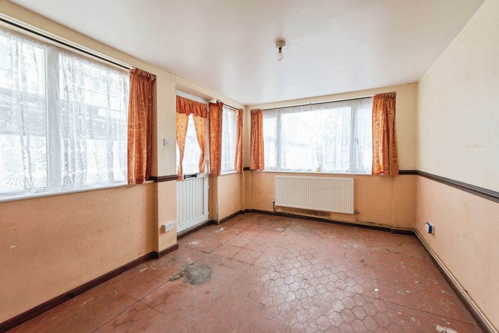 Property photo 3 of 17 Photo