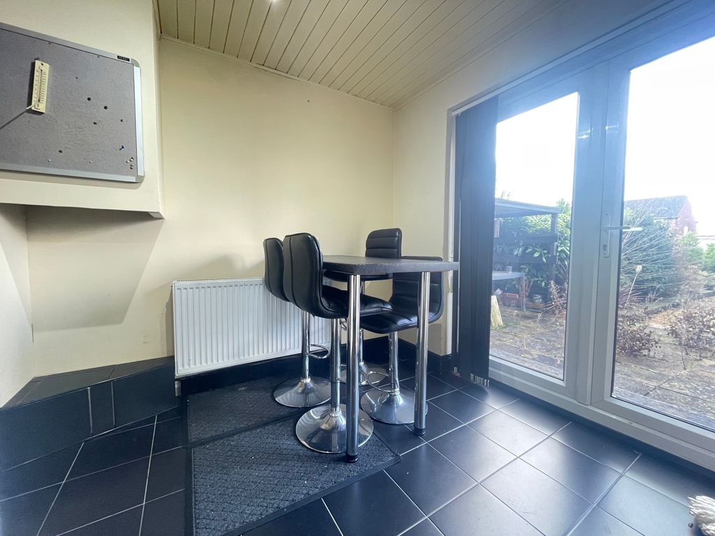 Property photo 3 of 12 Exterior