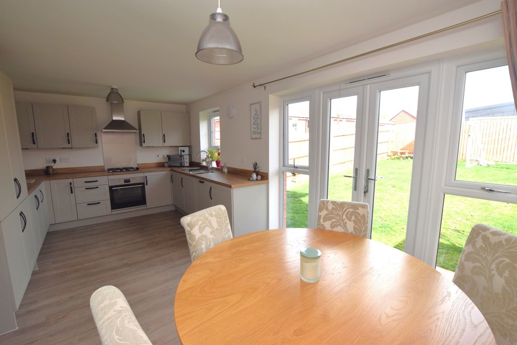 Property photo 3 of 19 Img_73424_6_Original