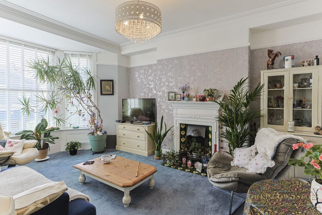 Property photo 2 of 13 4332033