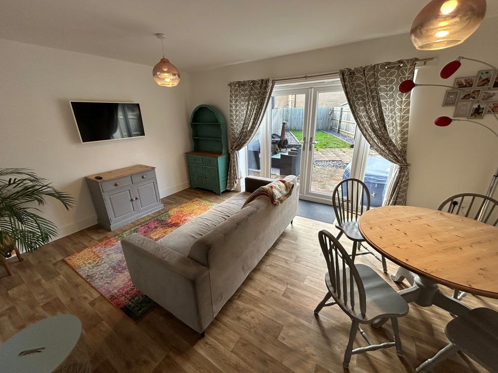 Property photo 2 of 13 Lounge