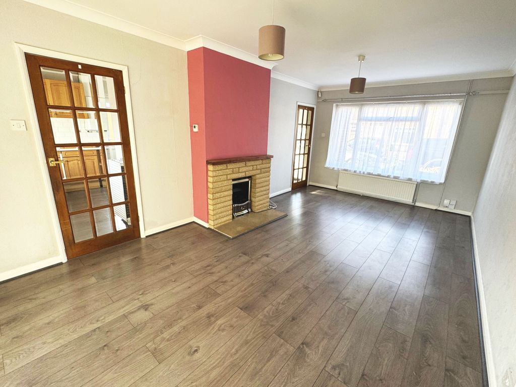 Property photo 2 of 10 Lounge Left