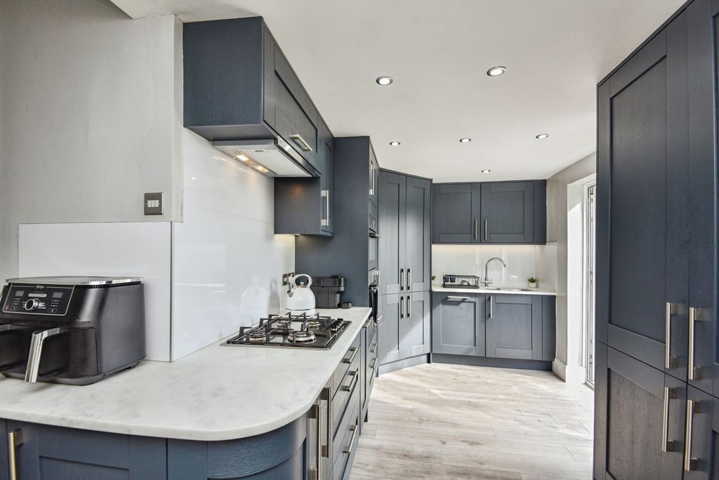 Property photo 3 of 20 Pbox-Img.Jpg