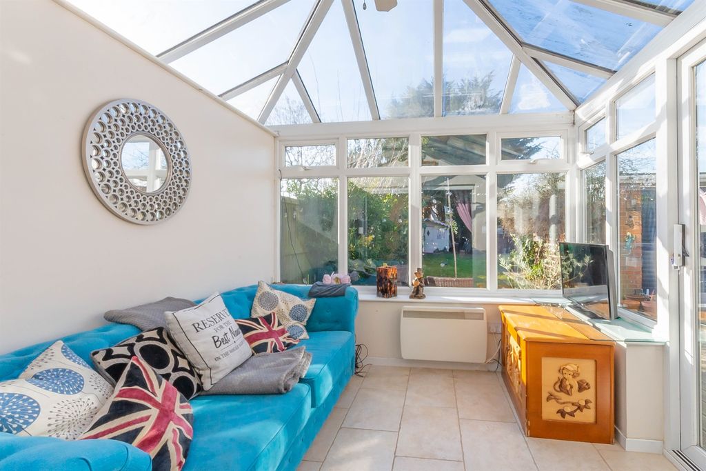 Property photo 3 of 17 Conservatory
