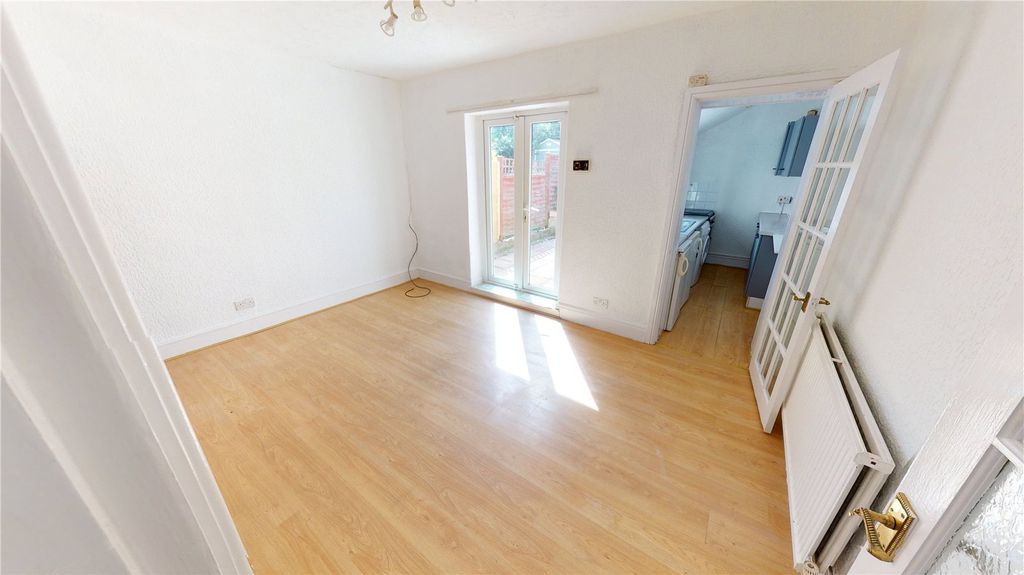 Property photo 2 of 10 Picture No. 15
