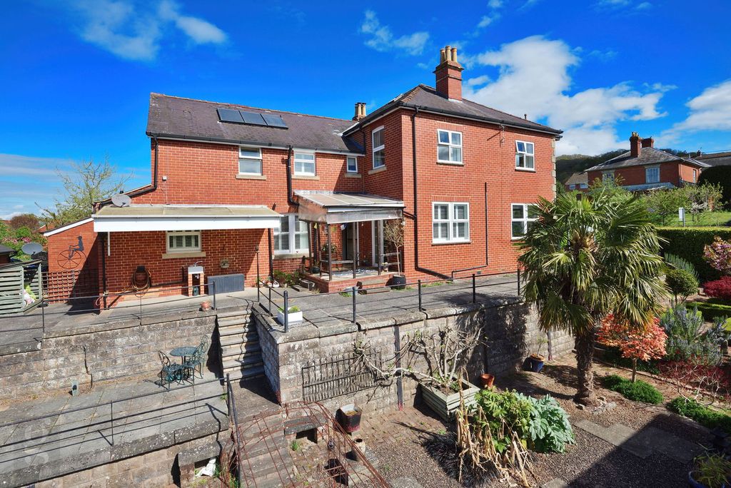 Property photo 2 of 37