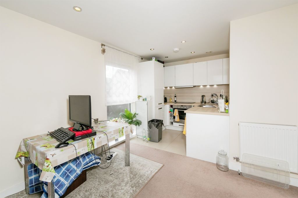 Property photo 2 of 8 Kitchen