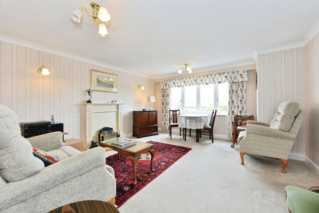Property photo 2 of 20