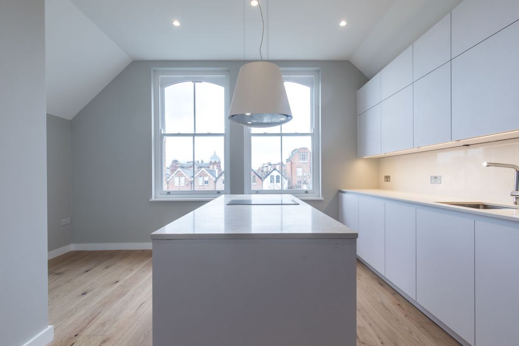 Property photo 1 of 10 Kitchen