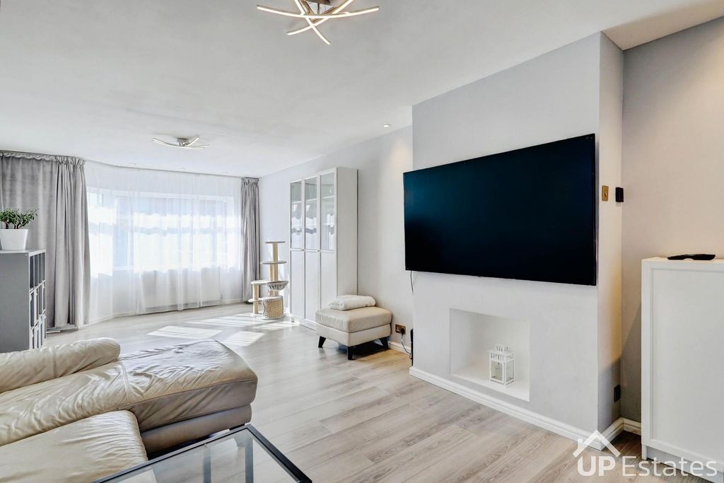 Property photo 3 of 26