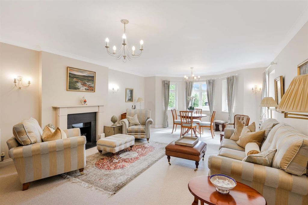 Property photo 2 of 15 Long Orchards, Flat 6 (13).Jpg