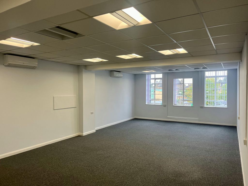 Property photo 2 of 12 Suite-11-Essex-House-Upminster-To-Rent.Jpg