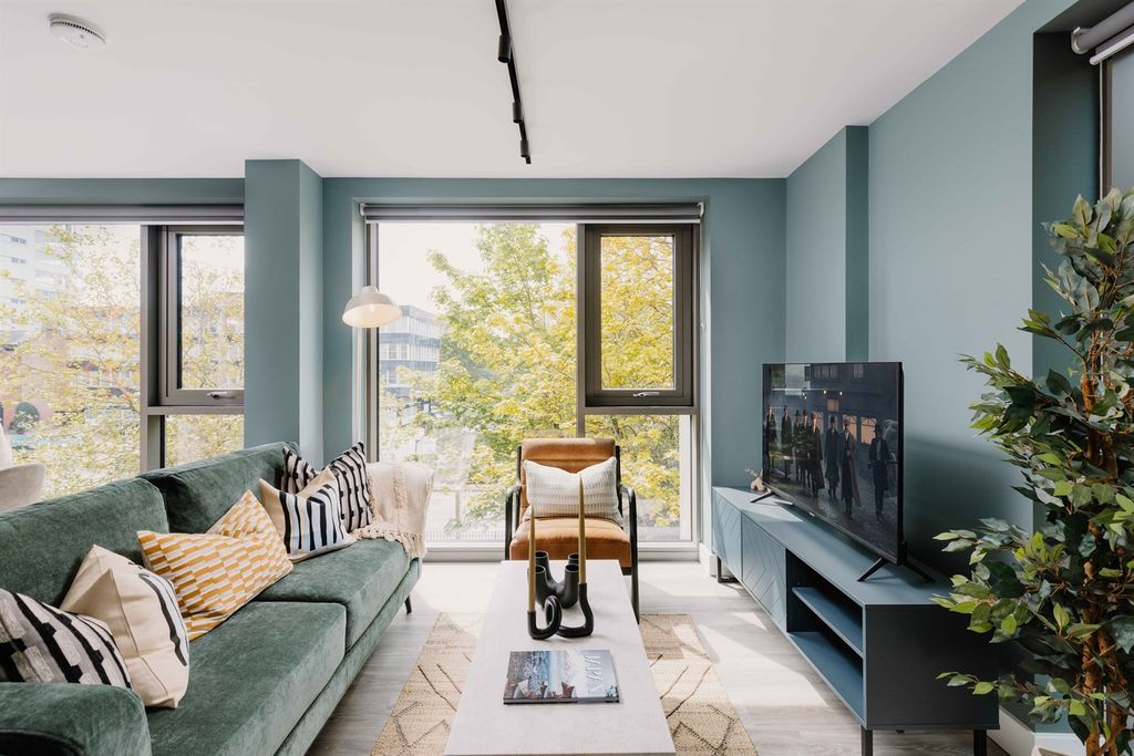 Property photo 2 of 21