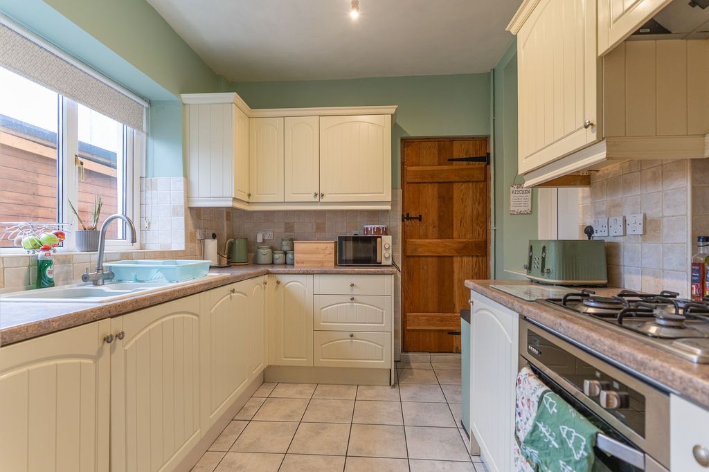 Property photo 3 of 32