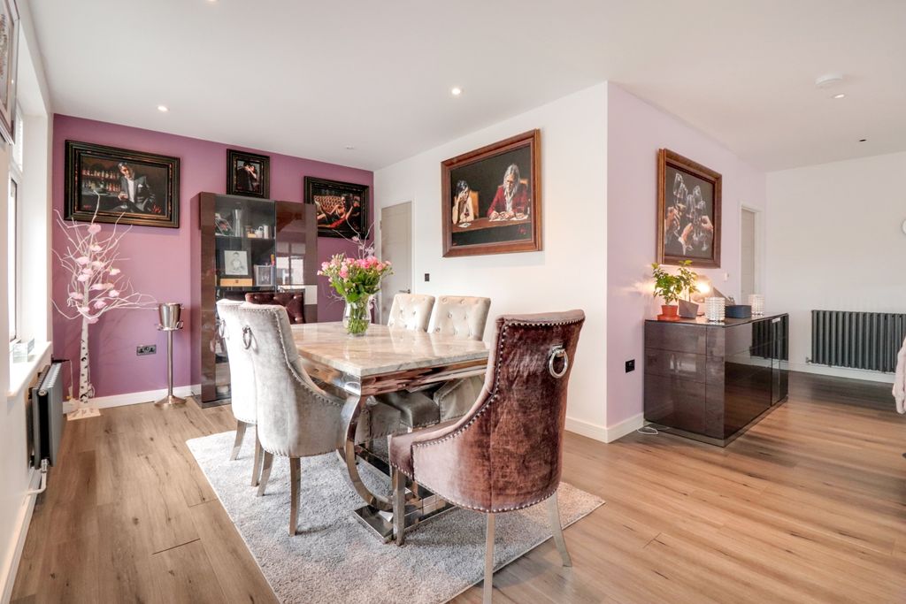 Property photo 3 of 16 Dining Area