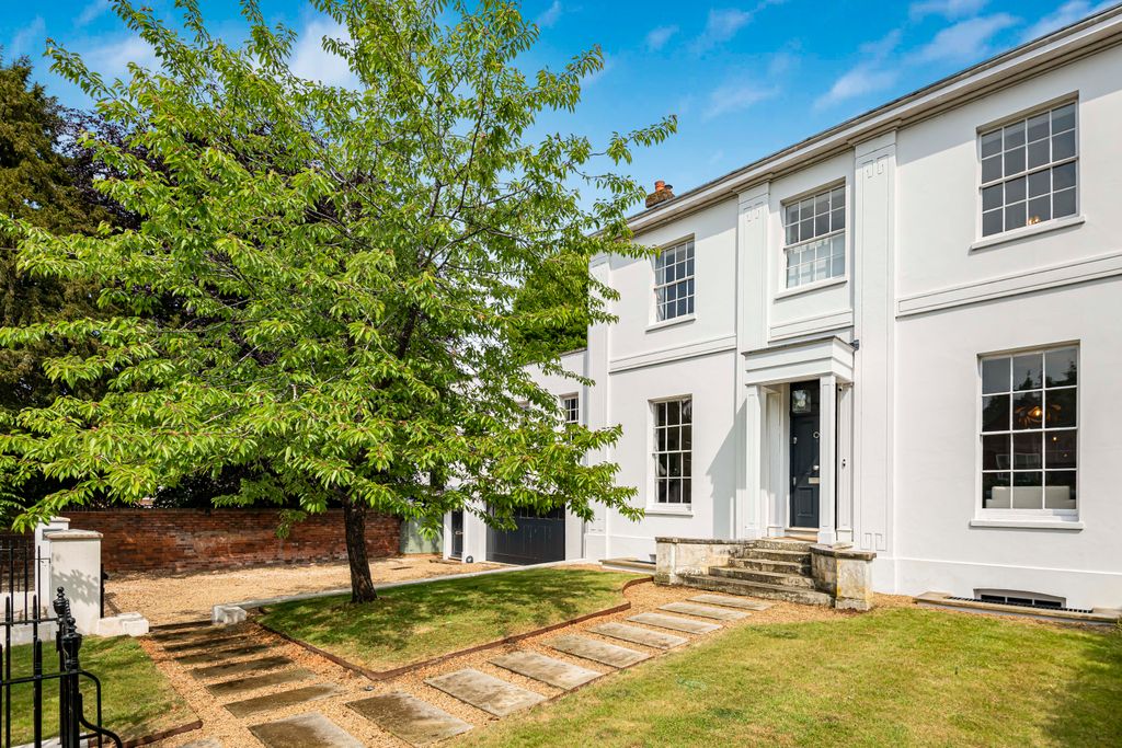 Property photo 1 of 32