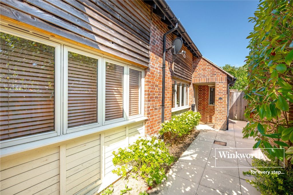 Property photo 2 of 17 Picture No. 25