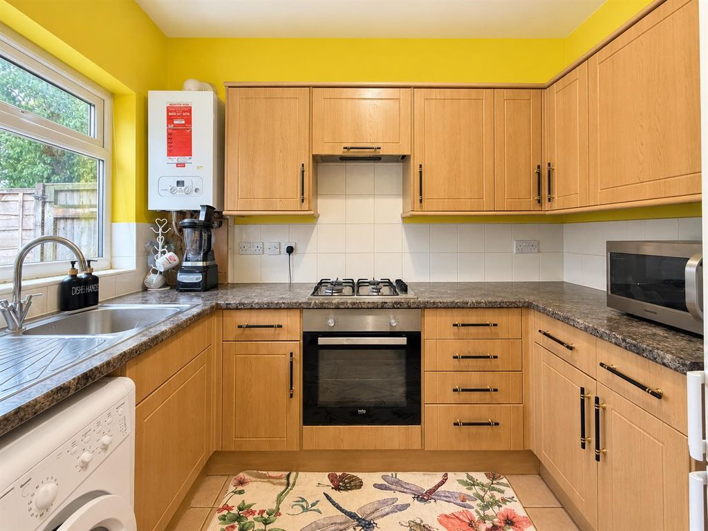 Property photo 1 of 6 Kitchen