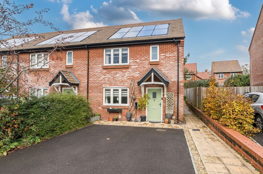 Property photo 1 of 13 1374970-2-690B3Cf...