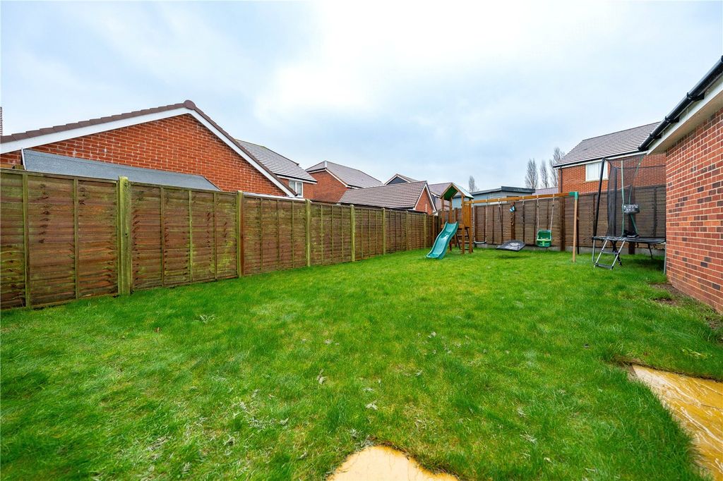 Property photo 3 of 16 External