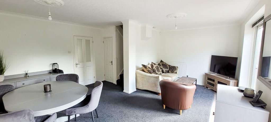 Property photo 3 of 11 Lounge