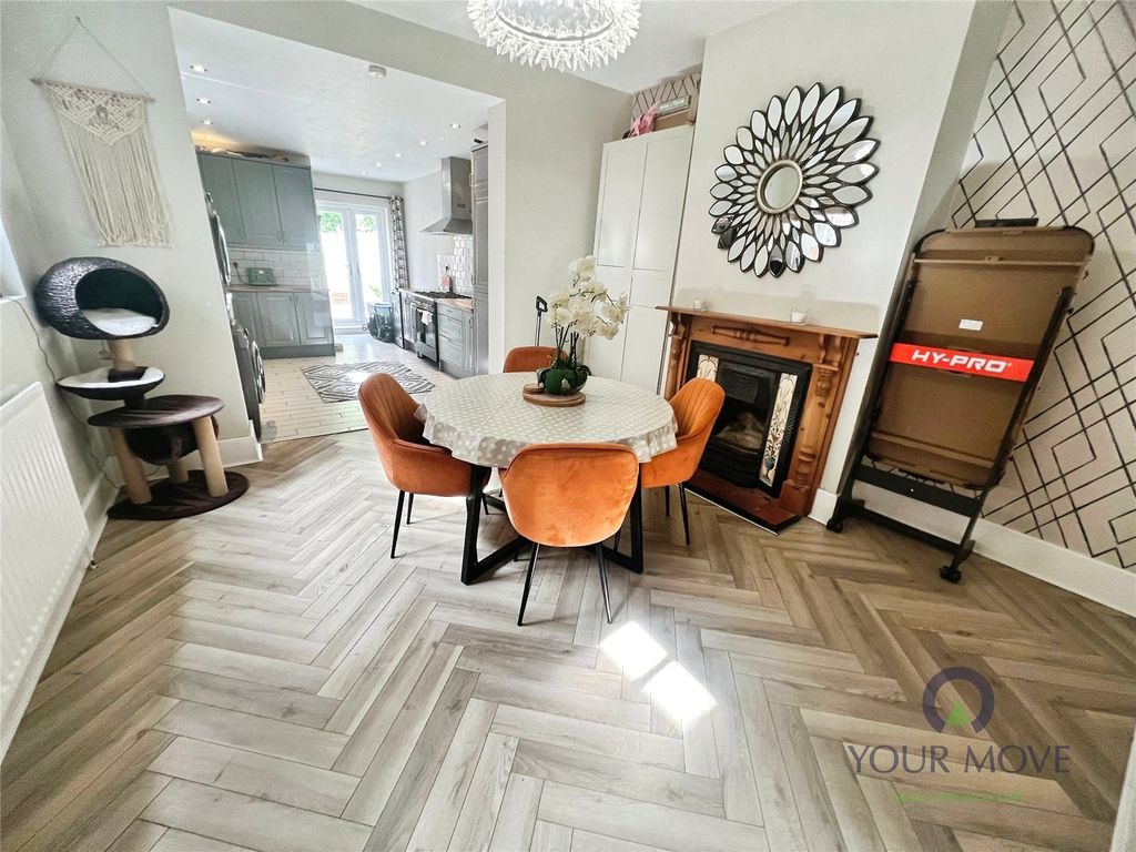 Property photo 3 of 18 Dining Room