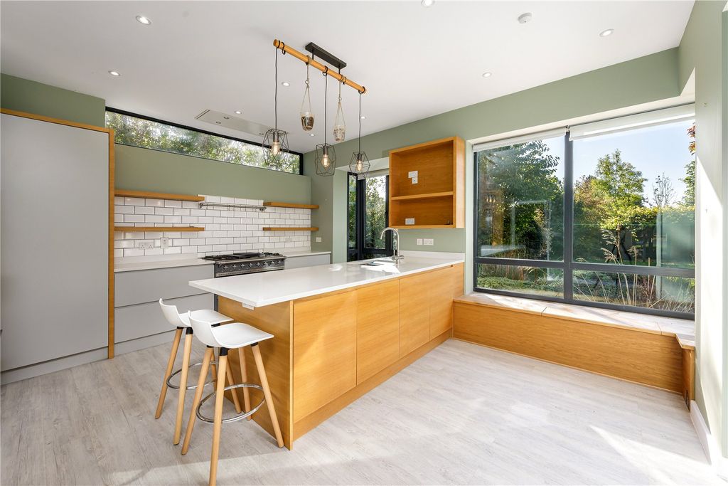 Property photo 2 of 15 Picture No. 12