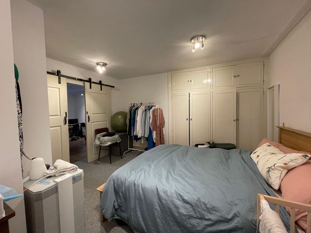 Property photo 2 of 6 Photo 4