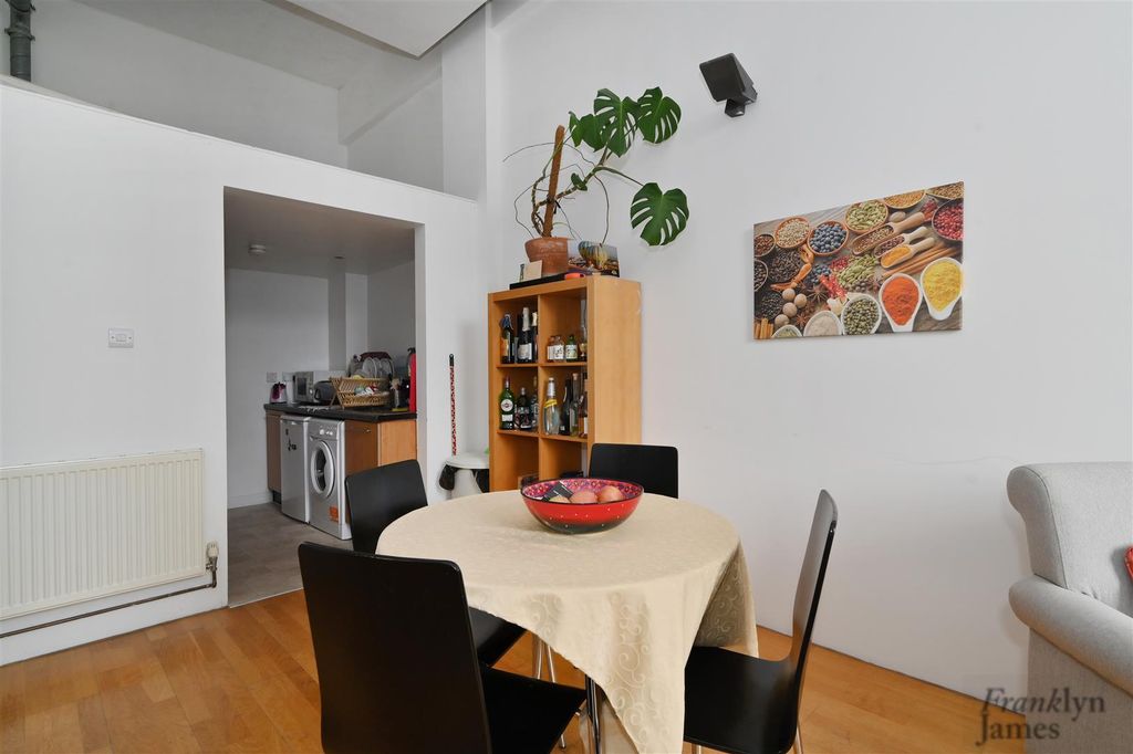 Property photo 2 of 13 Pentonville-Road (13).Jpg