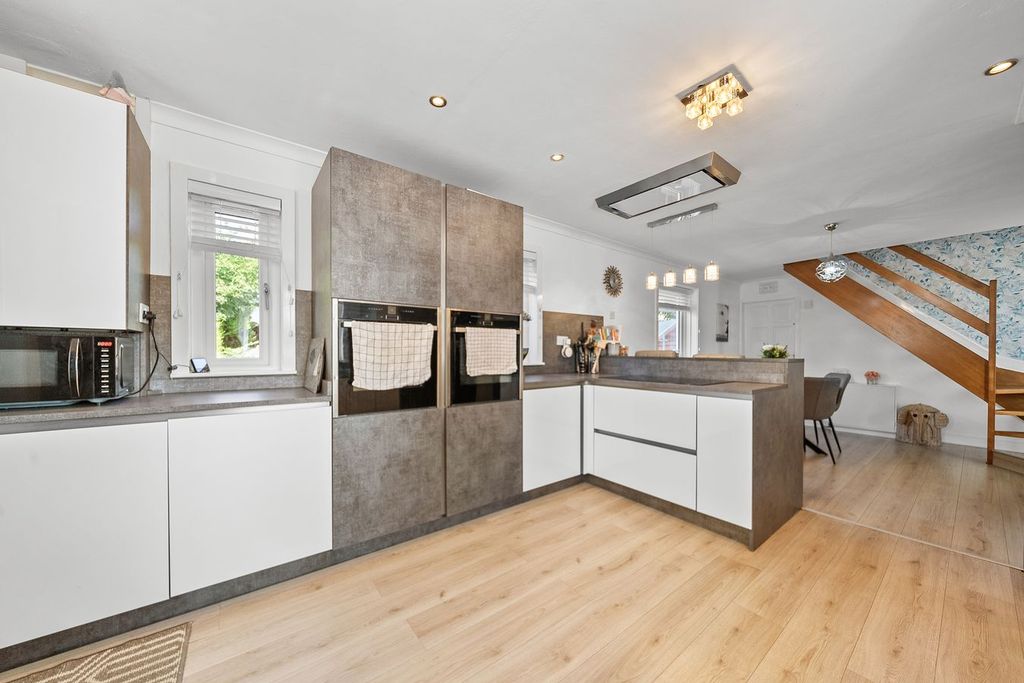 Property photo 2 of 54