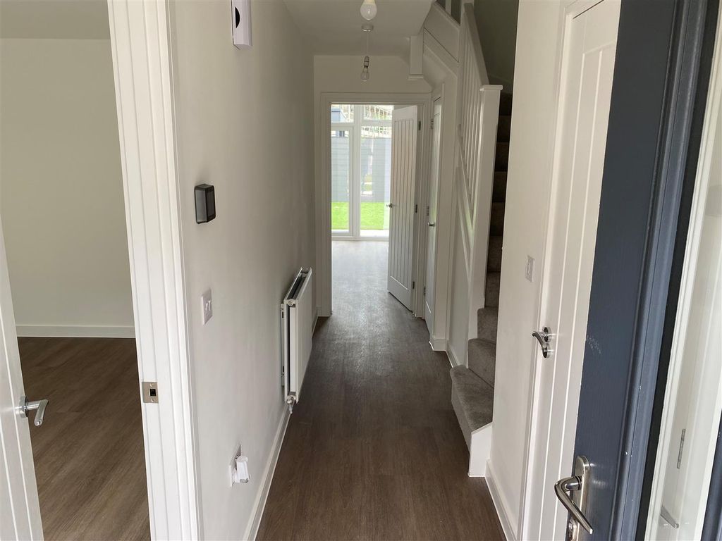 Property photo 2 of 10 Hallway.Jpg