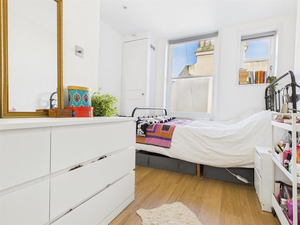 Property photo 3 of 9 Cam04311G0-Pr0101-Still011.Jpg