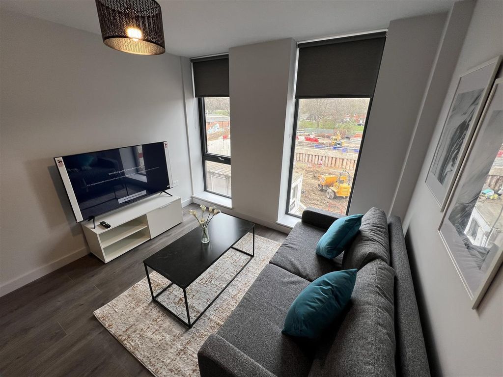 Property photo 2 of 8 Exosjmm9Veay_d5K14Y3Aq.Jpg