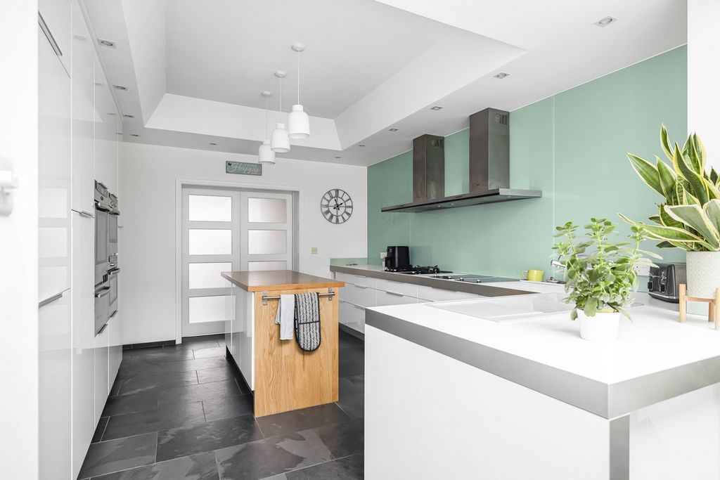 Property photo 3 of 19