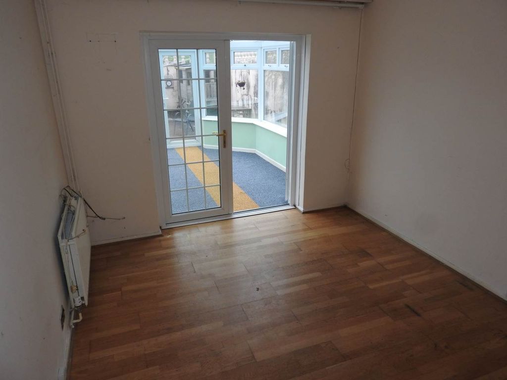 Property photo 3 of 8 Dinning Room