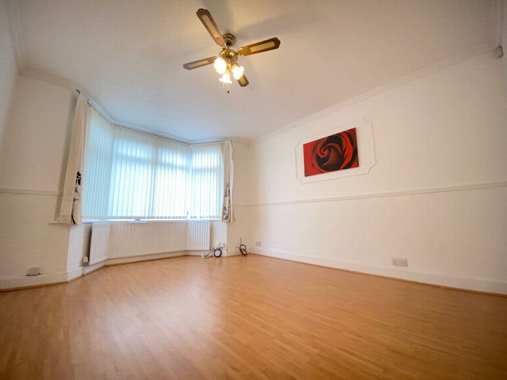 Property photo 3 of 12 Photo 2