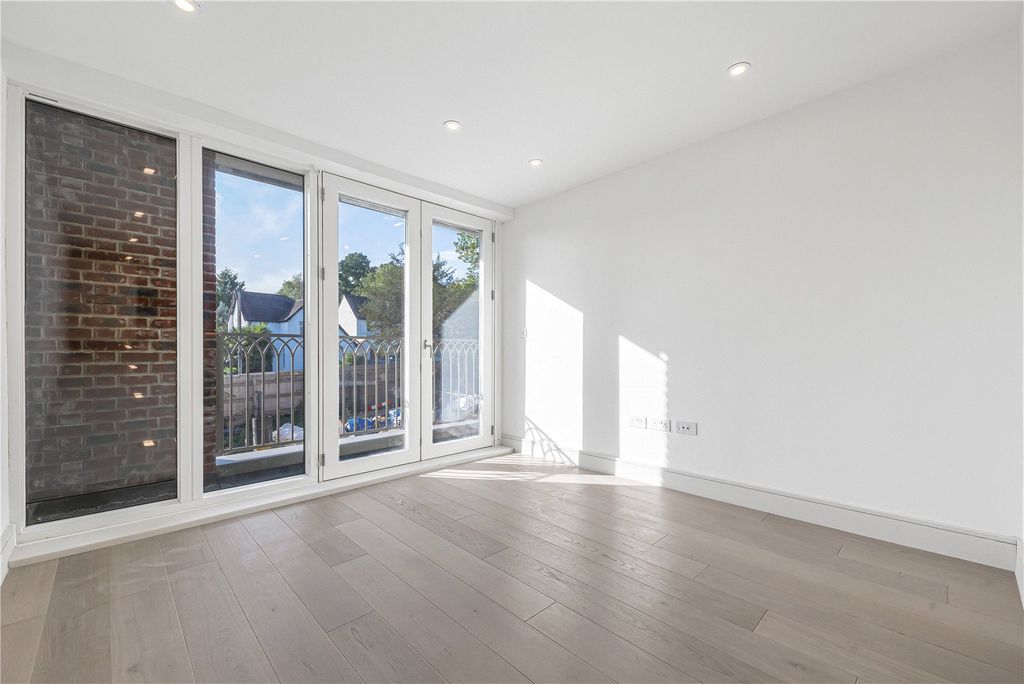 Property photo 3 of 11 Picture No. 24