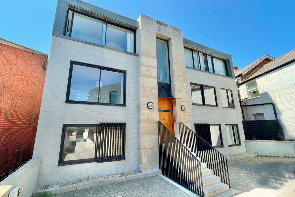 Property photo 1 of 12 Lyons House Rear