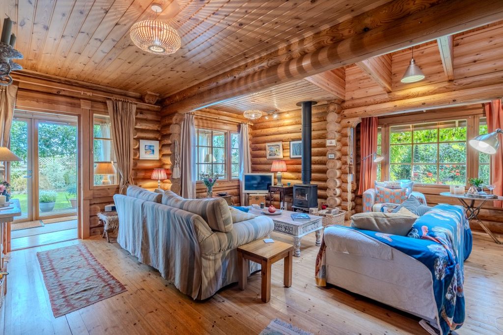 Property photo 3 of 28