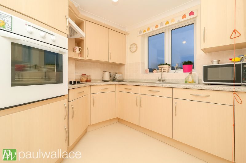 Property photo 3 of 9 Kitchen