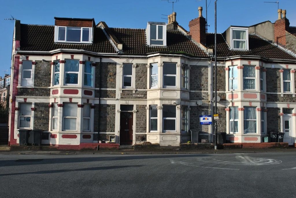 Property photo 1 of 4 Charming Traditional Terraced Property With Bay Wi...