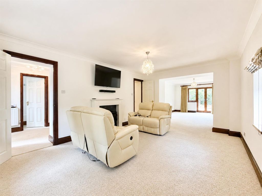 Property photo 2 of 25 Living Room.Png