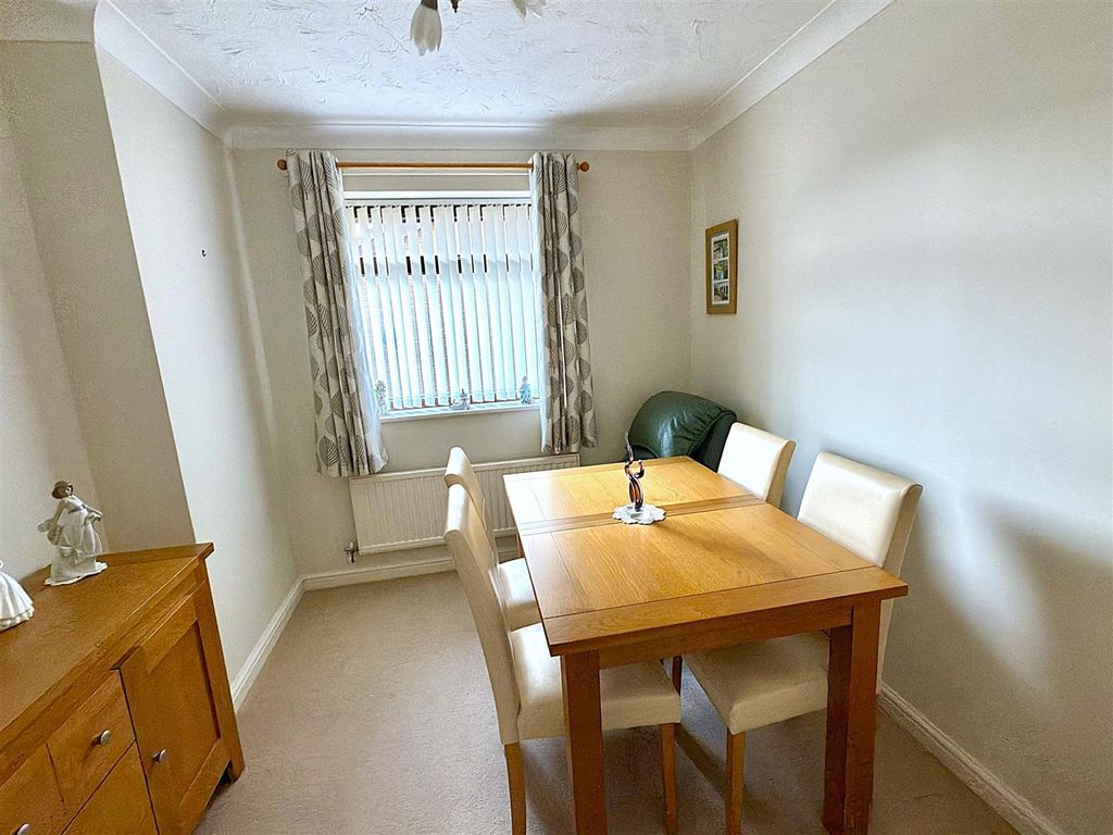 Property photo 2 of 17 Dining Room Or Bed 4.Jpg