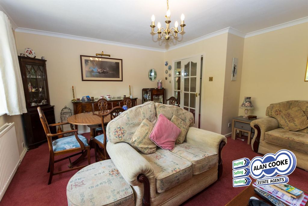 Property photo 3 of 10 Lounge/Dining Room