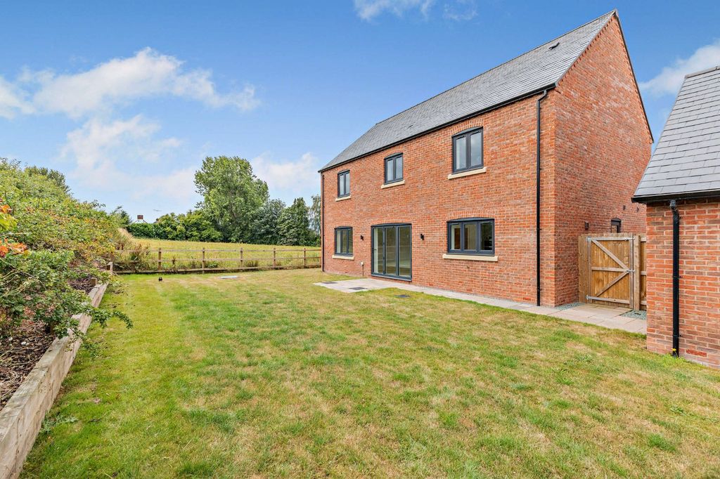 Property photo 2 of 17 Picture No. 19